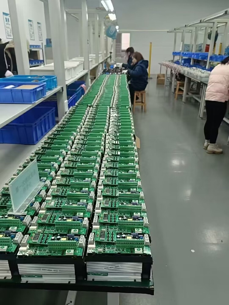 电力调整器在运行时最大电流逐步降低是为什么？