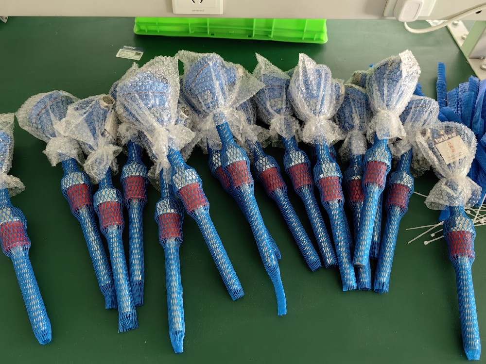 在工业自动化中，热电阻是若何与节造系统集成的，以实现温度节造和监测？