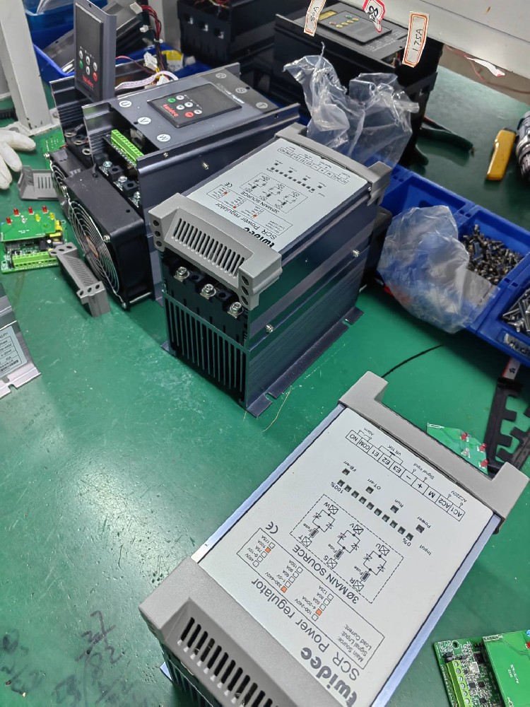 在易燃易爆的危险环境中，电力调整器是否具备防爆职能？或者必要采取什么特殊措施？