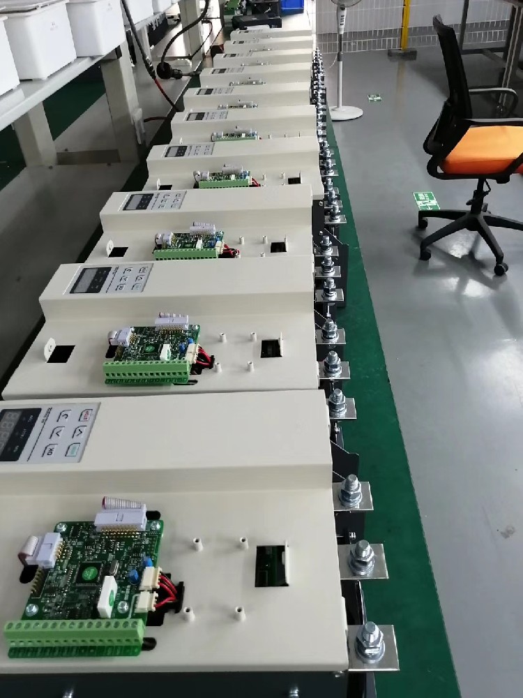 电力调整器与变频器在某些利用场景下职能有沉叠，若何抉择使用哪一个？